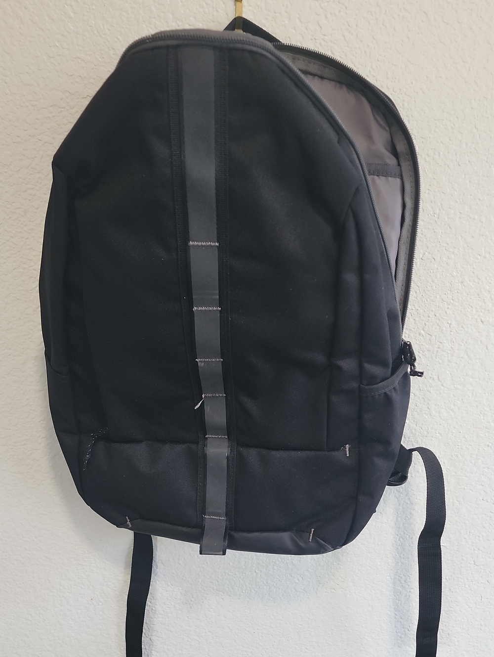 HP Black Men's Backpack with Reflective Strip